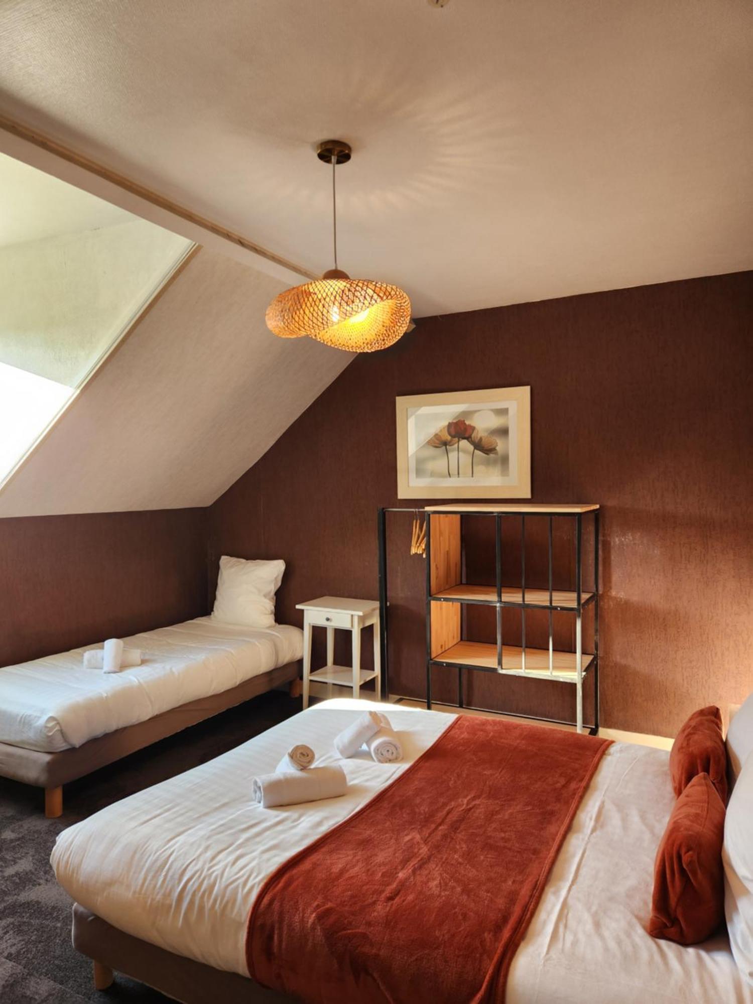 Hotel Le Petit Montmartre Dinard Exterior foto