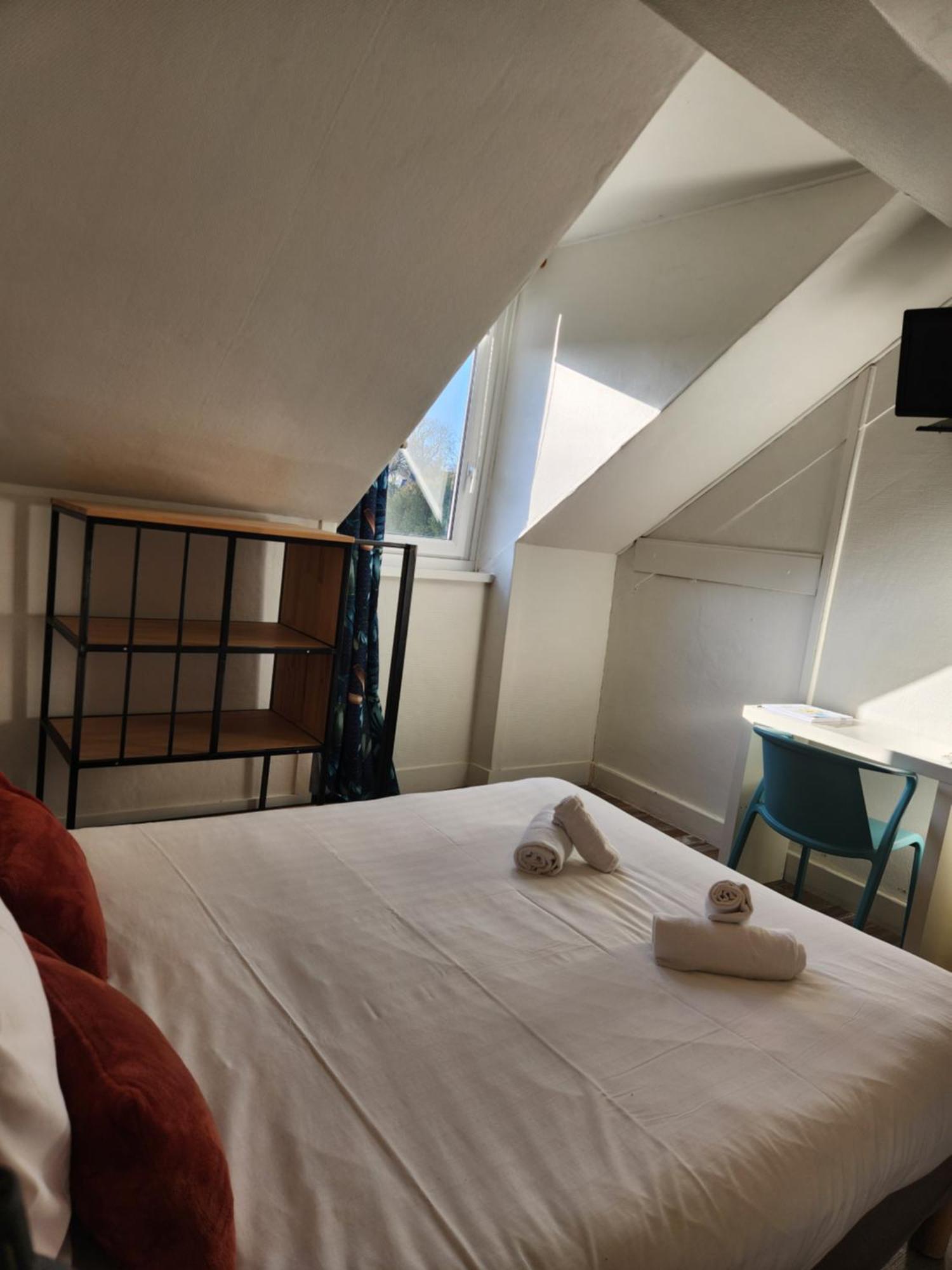 Hotel Le Petit Montmartre Dinard Exterior foto