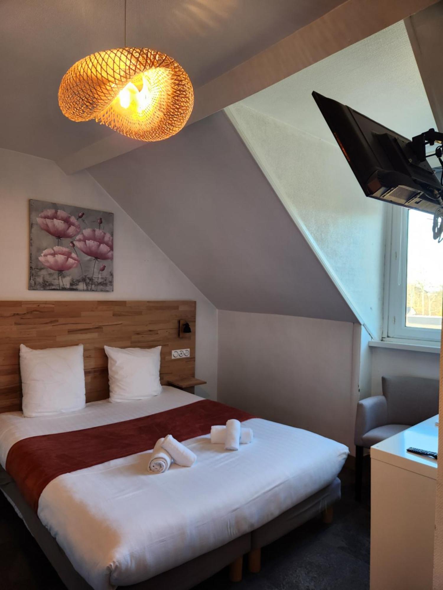 Hotel Le Petit Montmartre Dinard Exterior foto